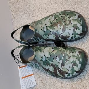 Crocs swiftwater came wave